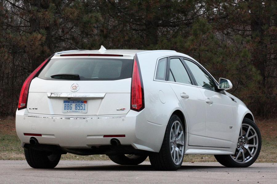  Cadillac CTS-V Sport Wagon 2011 года  (фото 29 из 73)